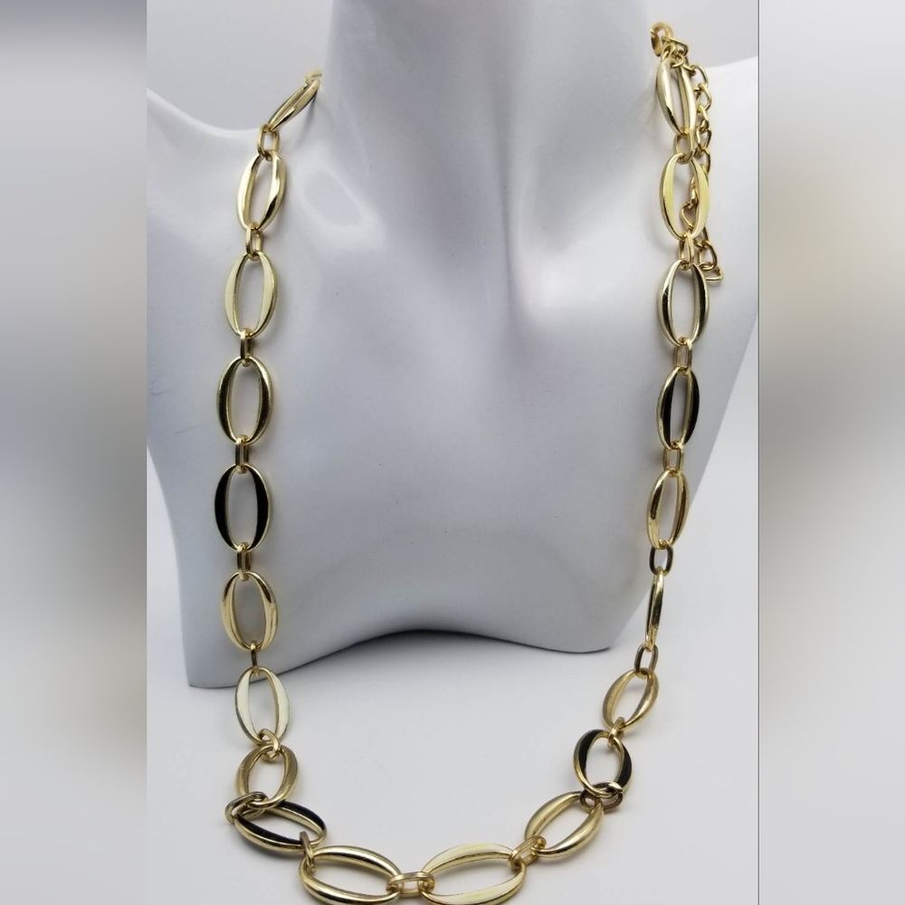 Gold tone buckle southern necklace‎